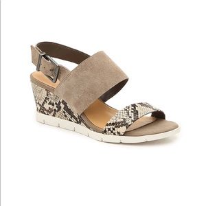AFRA WEDGE SANDAL
Crown Vintage